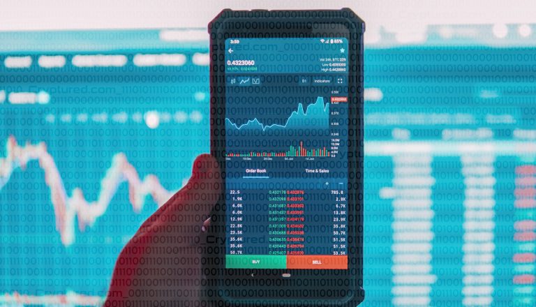 Long Positions Crushed as Crypto Dip Sparks $700M in Liquidations